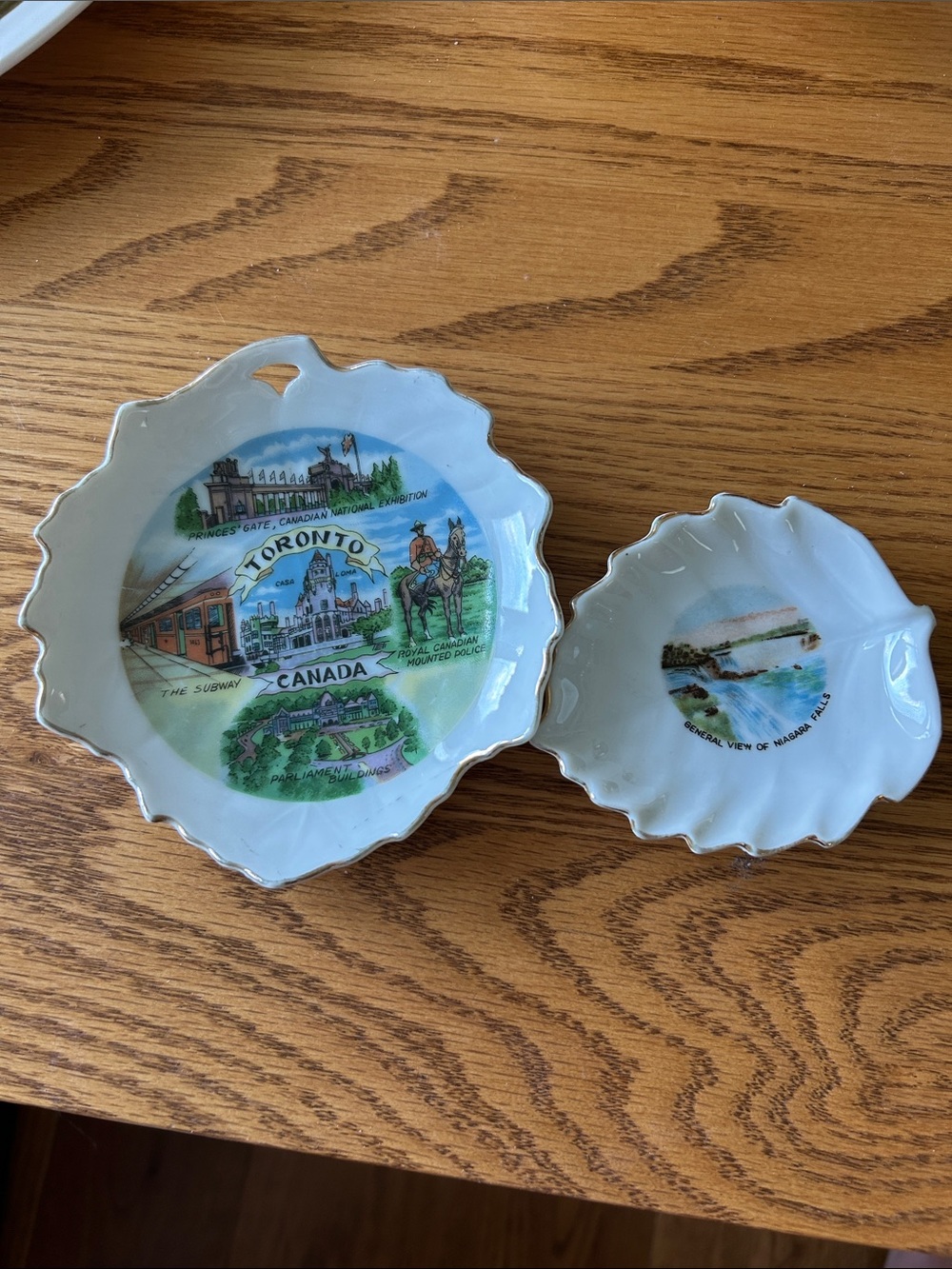 Toronto Canada Souvenir Shell Dishes - White with Multicolor Decals Niagara